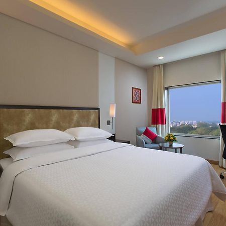 Four Points By Sheraton Vadodara Exterior foto